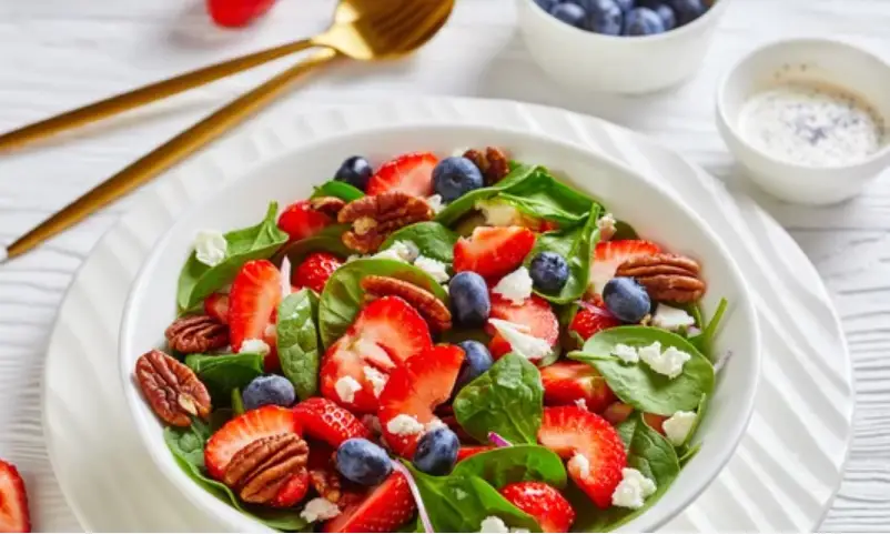 How To Make Spinach and Berry Salad